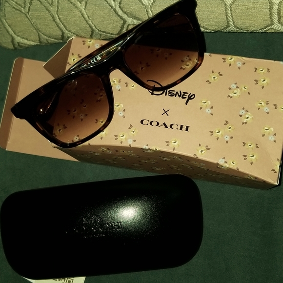 Coach sunglasses HC 8374F - Picture 1 of 9